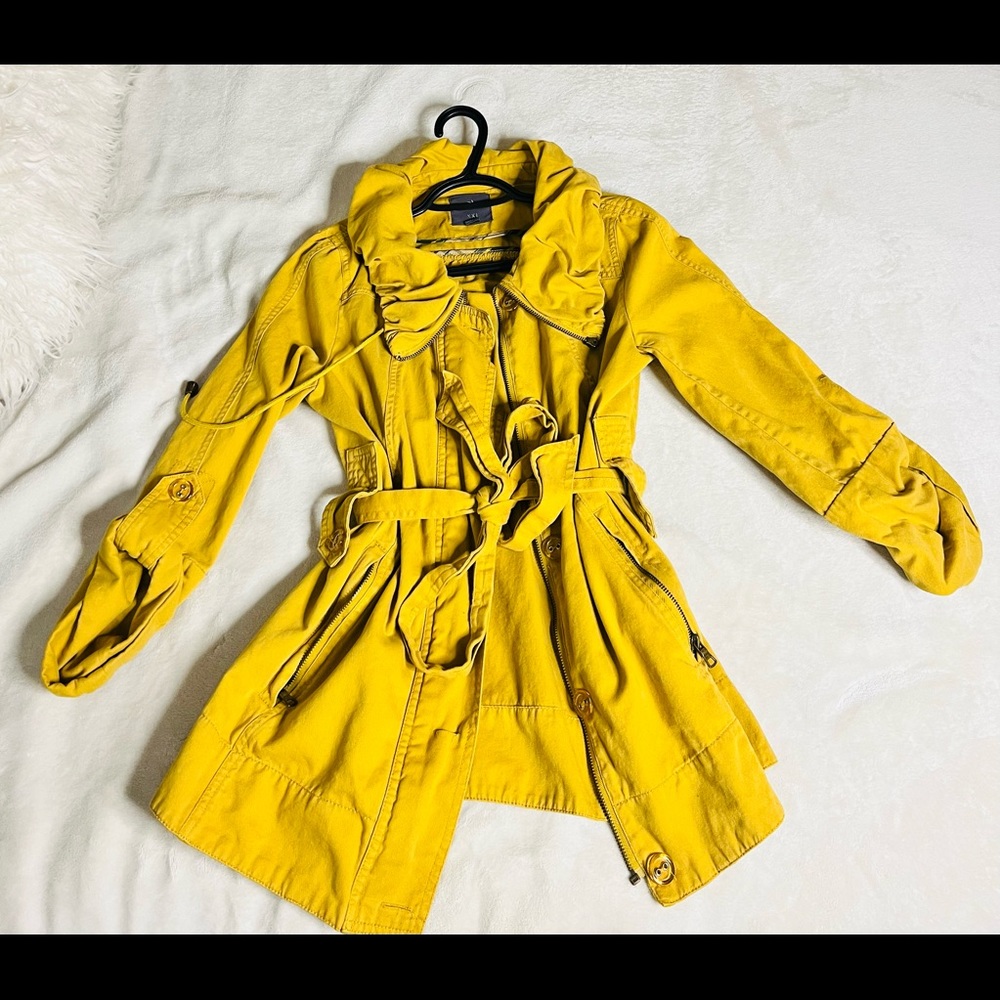 Yellow vintage jacket, size for small but medium.